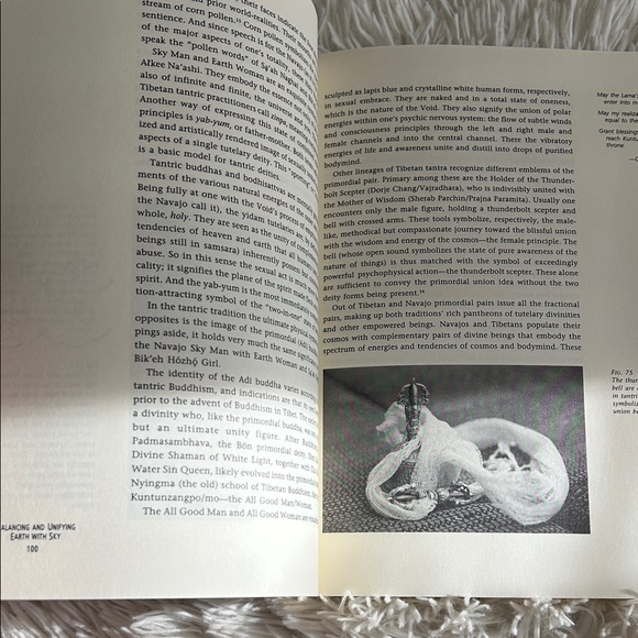 Navajo & Tibetan Sacred Wisdom Book, Circle of Spirit by Peter Gold - Picture 6 of 9